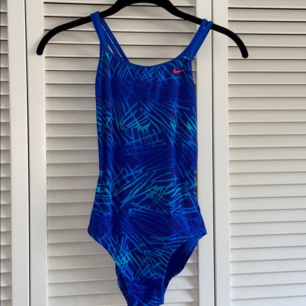 NWOT Nike Girls Swimsuit